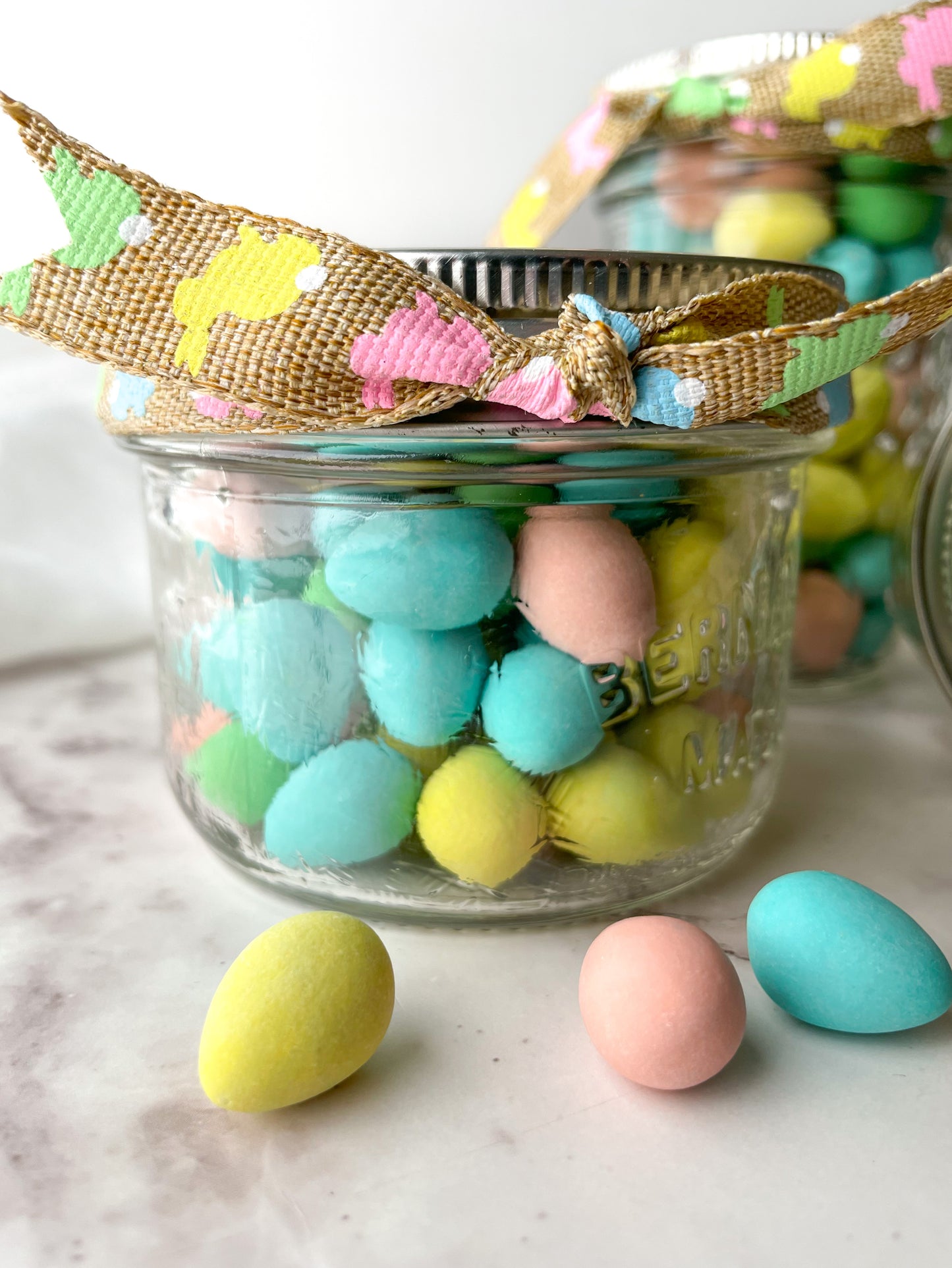 Easter Mason Jar with Mini Eggs (style fav peeps) | Easter Basket Idea + VIDEO